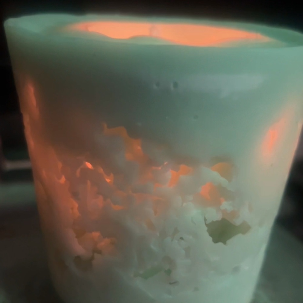 Title: "Handcrafted Luxurious Soy Candles - Blissful Aromas"